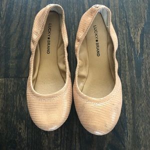 Lucky Brand Emmie Flat Metallic Gold size 8.5
